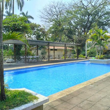 Hotel La Colonia Retalhuleu Exterior foto