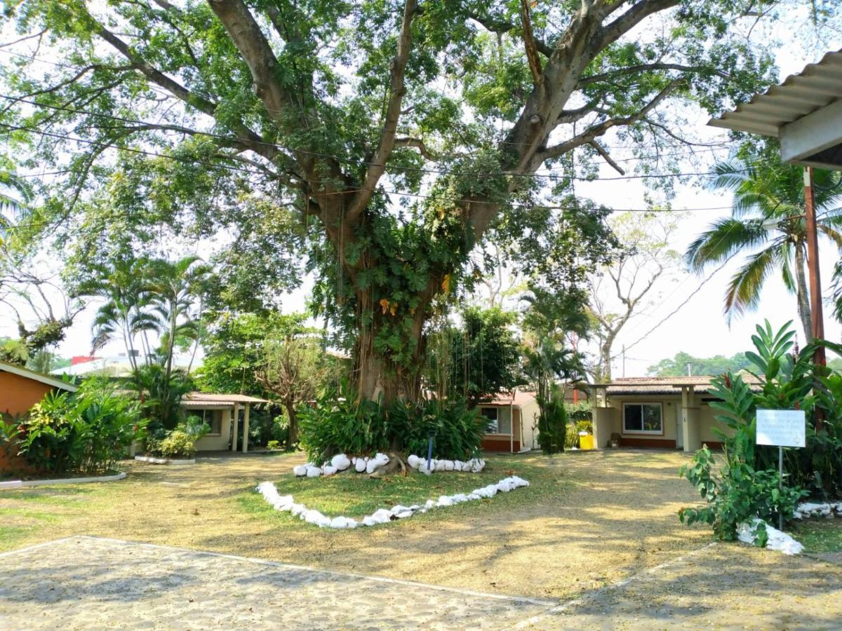 Hotel La Colonia Retalhuleu Exterior foto
